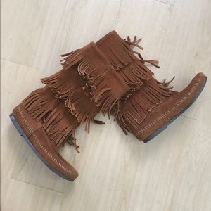 Minnetonka Chestnut Brown 3 Tier Fringe Size7